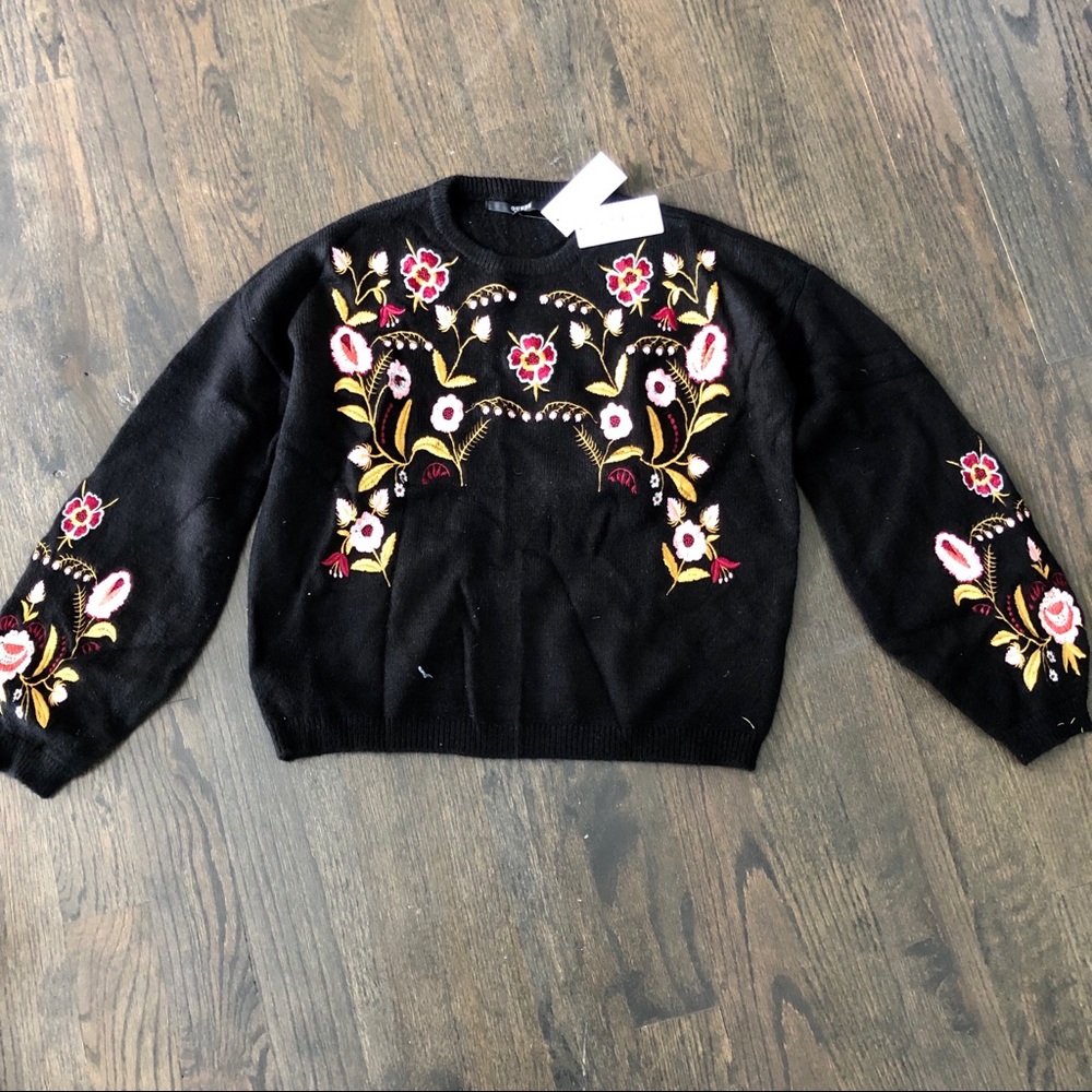 NWT Guess embroidered sweater
